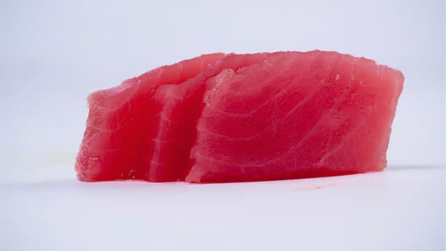 TUNA SASHIMI *.