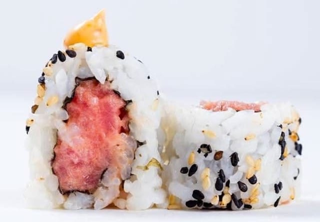 TUNA ROLL.
