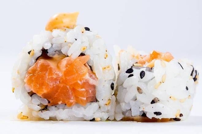 Spicy Salmon Roll *.
